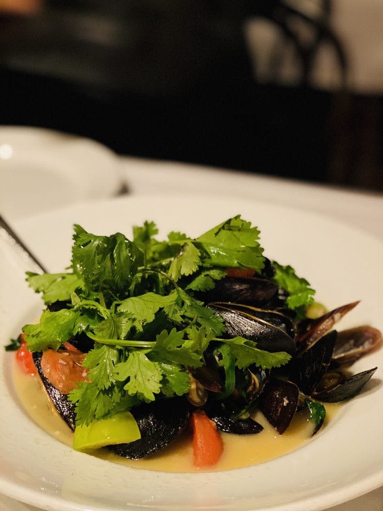 Order Fresh Mussels - Entree food online from Arturo Boada Cuisine store, Houston on bringmethat.com