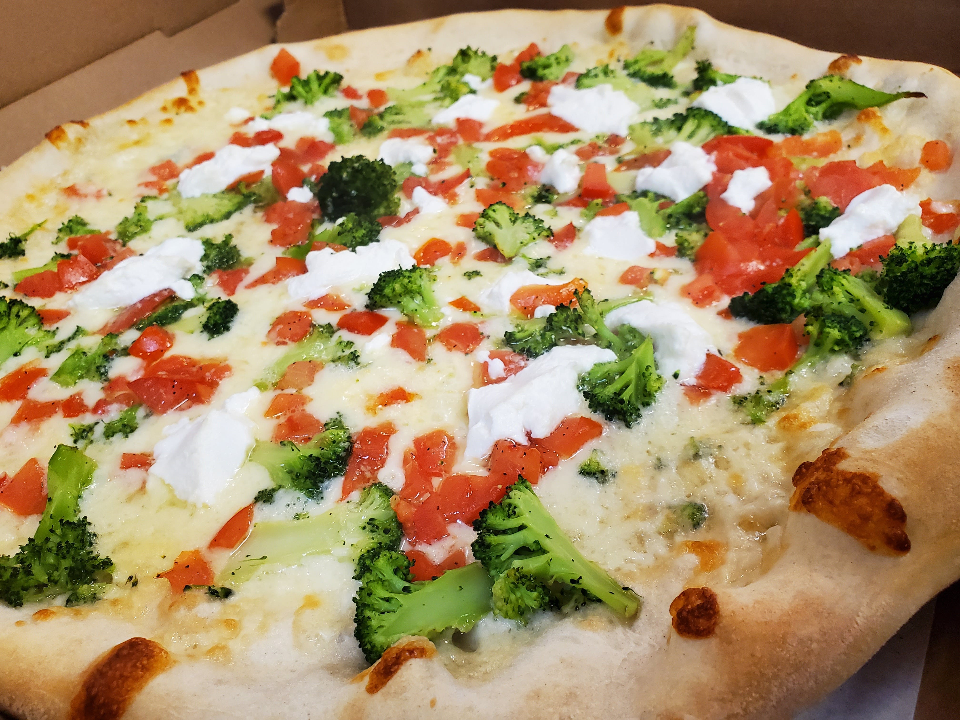Order White Pizza - Small 12" food online from Alfredo Pizza store, Carlisle on bringmethat.com