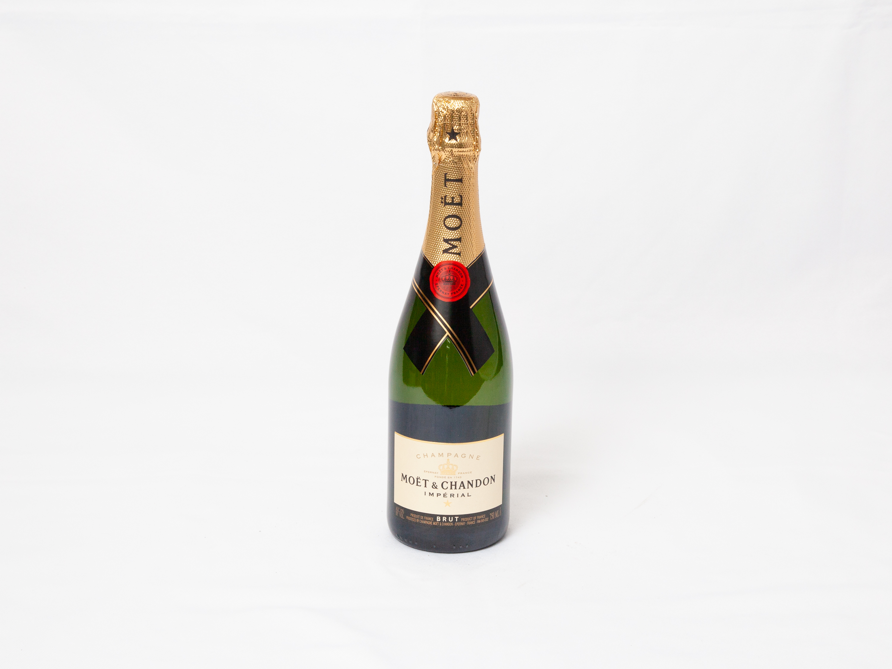 Order 750 ml Moet & Chandon Brut  food online from Bucktown Food And Liquor store, Chicago on bringmethat.com