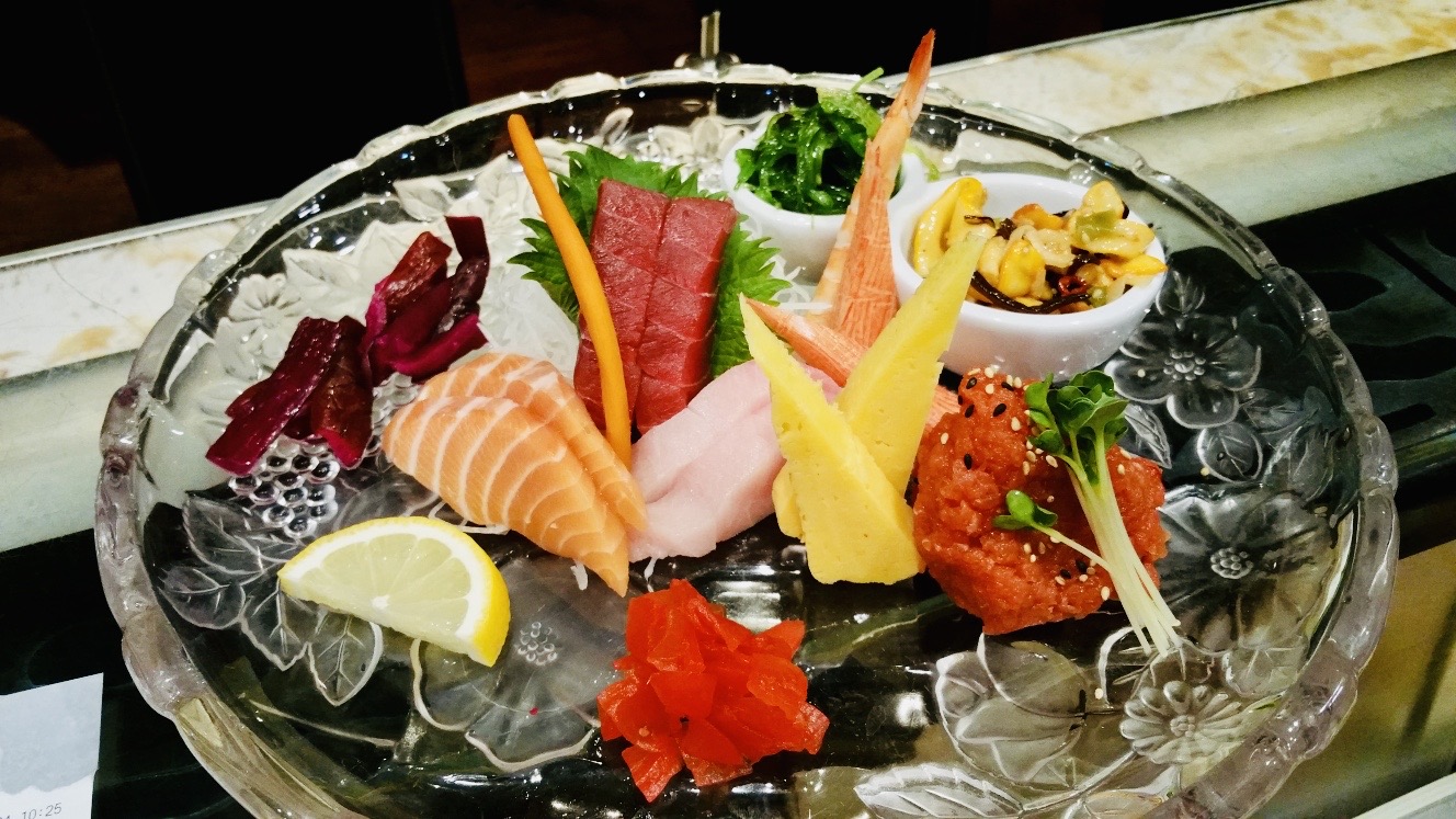 Order Dinner Sashimi food online from Sakana Japanese Sushi & Grill store, La Canada Flintridge on bringmethat.com