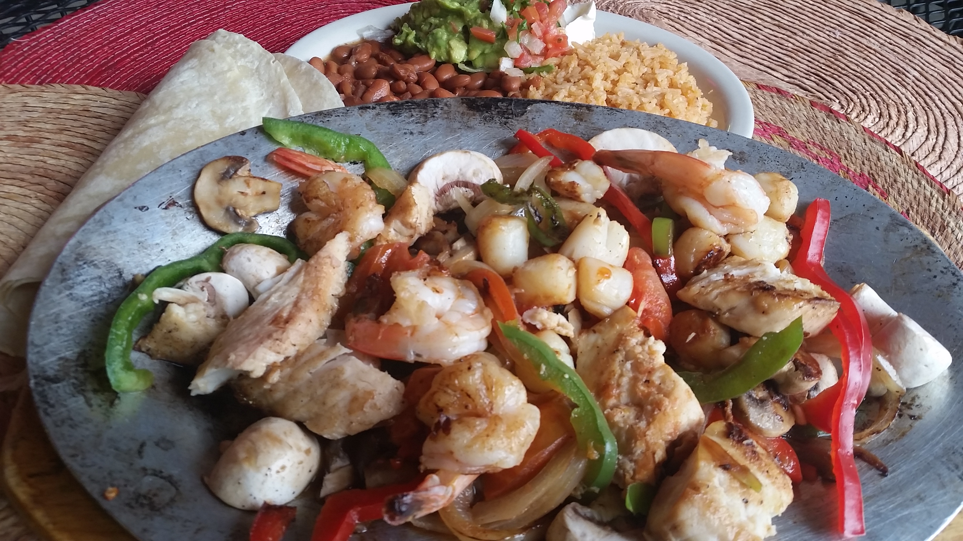 Order Seafood Fajita food online from Los Tres Chiles store, Santa Rosa on bringmethat.com