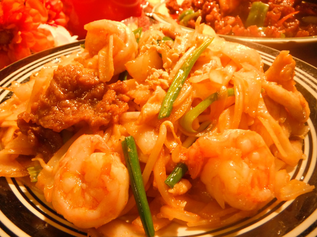 Order H9. House Pad Thai food online from Hot Wok Chinese Restaurant store, Chandler on bringmethat.com