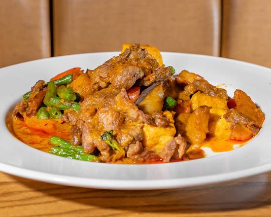 Order Malaysian Red Curry with Beef & Vegetables food online from Haiku Asian Bistro store, White Plains on bringmethat.com
