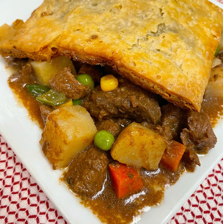 Order Braised Beef Pot Pie food online from Captain’s Curbside Seafood store, Trappe on bringmethat.com