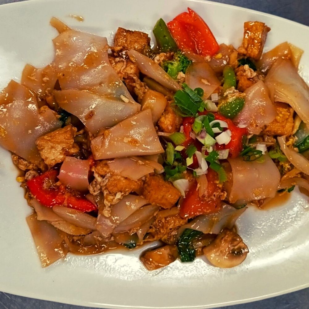 Order Pad Kee Mao Noodle food online from Esarnthai Restaurant store, Houston on bringmethat.com