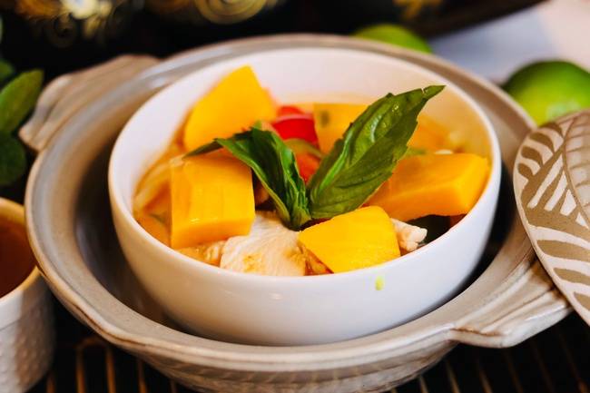 Order Mango Curry - Vegetarians food online from Lanna Thai store, San Jose on bringmethat.com