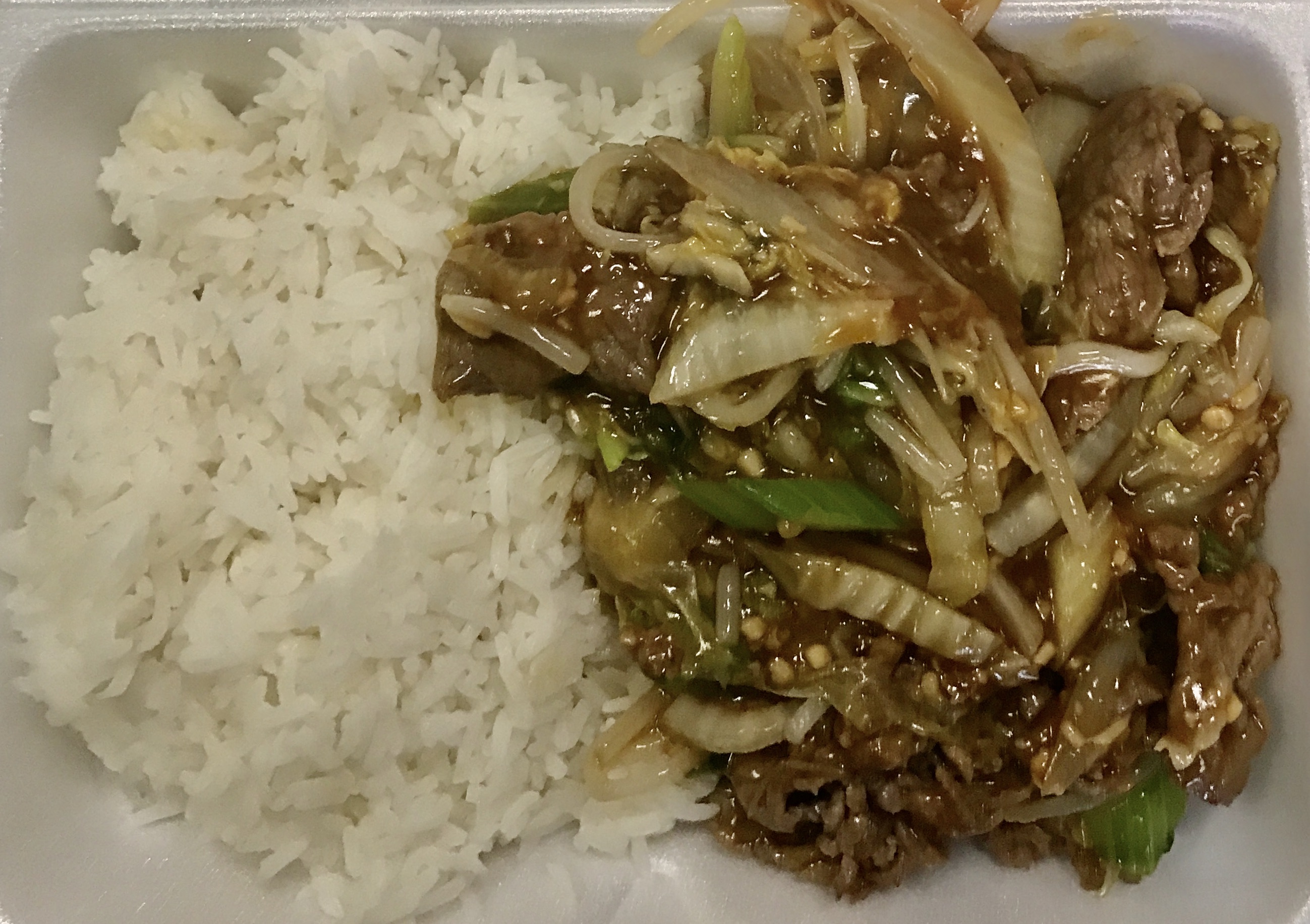 Order 23. Beef Chow Mein food online from Tang's Wok store, Bedford Heights on bringmethat.com