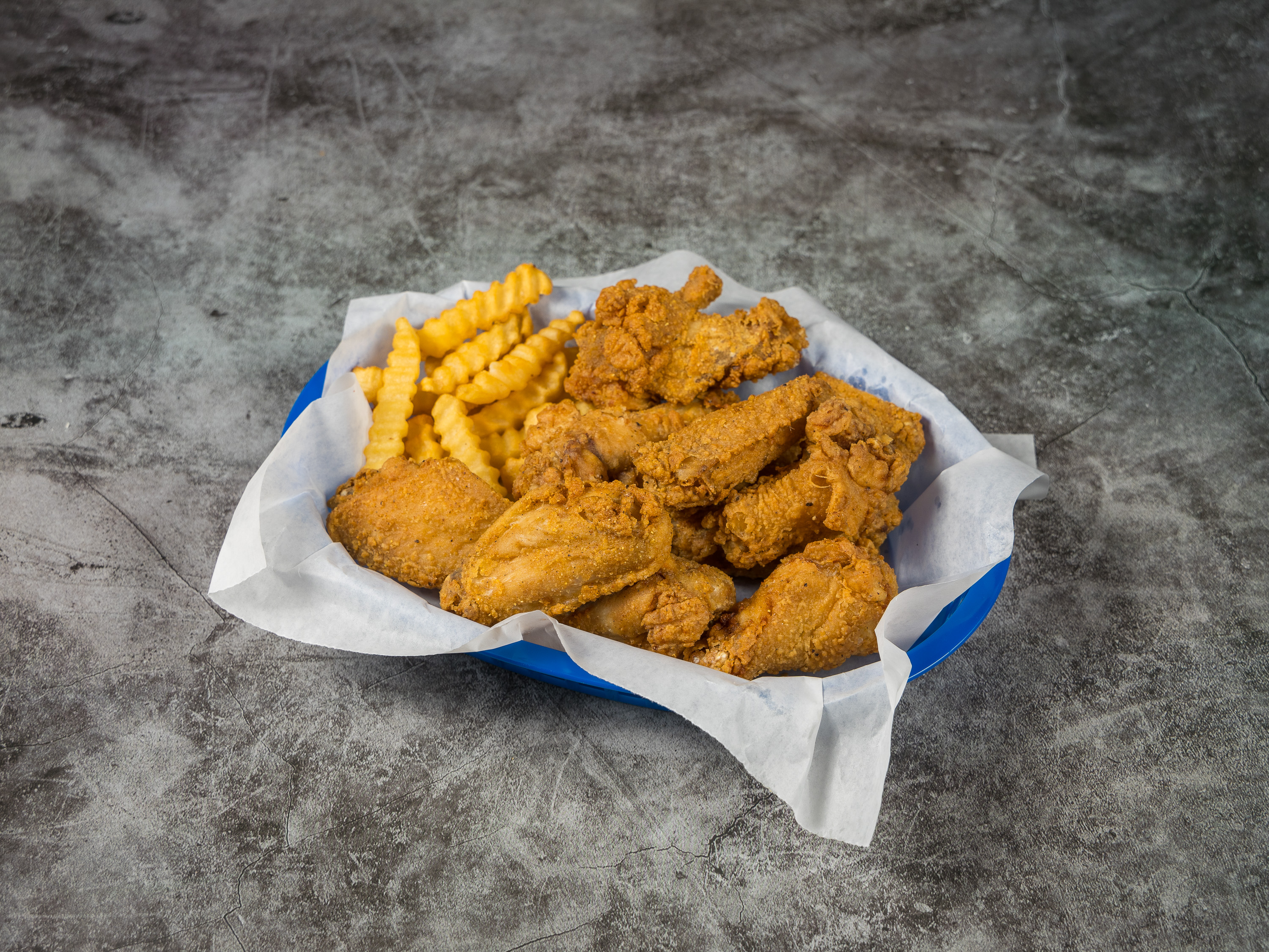 Order 10 Wings food online from Division 1 Sports Bar & Grill store, Houston on bringmethat.com