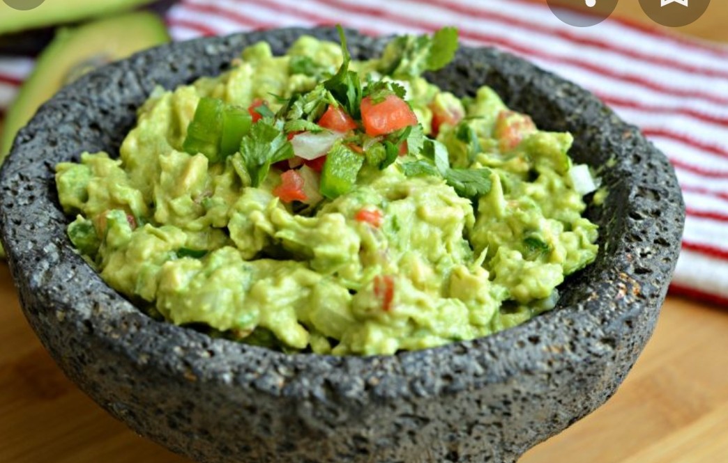 Order Side guacamole and chips food online from Mission Burrito store, San Francisco on bringmethat.com