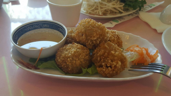 Order 53. 5 Piece Nep Chien food online from Yummy Yummy Vietnamese Cuisine store, San Francisco on bringmethat.com