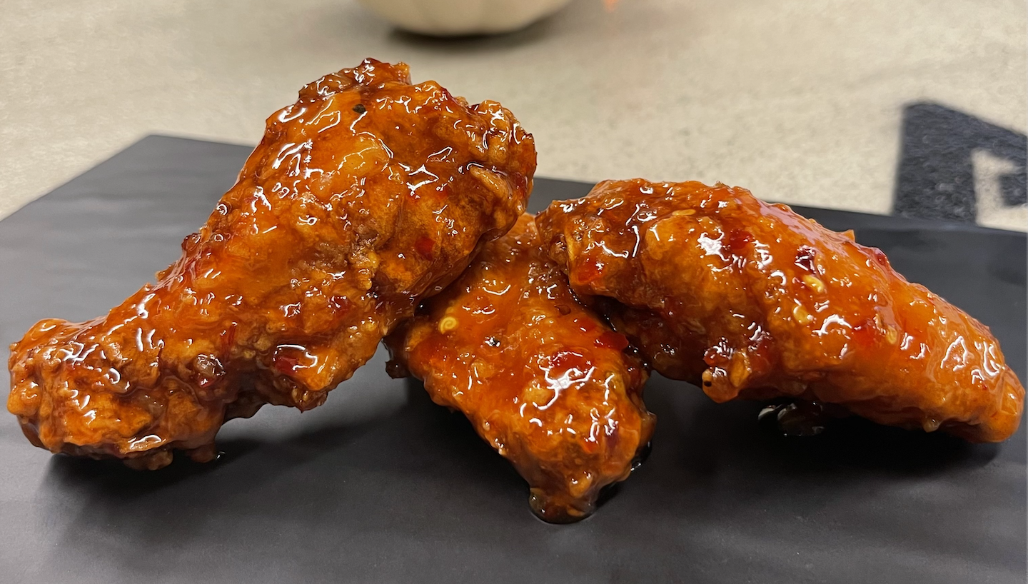 Order Chicken Wings food online from Avenue Pizza store, Bloomfield on bringmethat.com