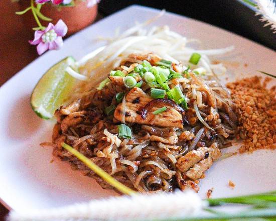 Order Traditional Pad Thai (Brown Sauce) food online from Thai Chef store, Bellevue on bringmethat.com