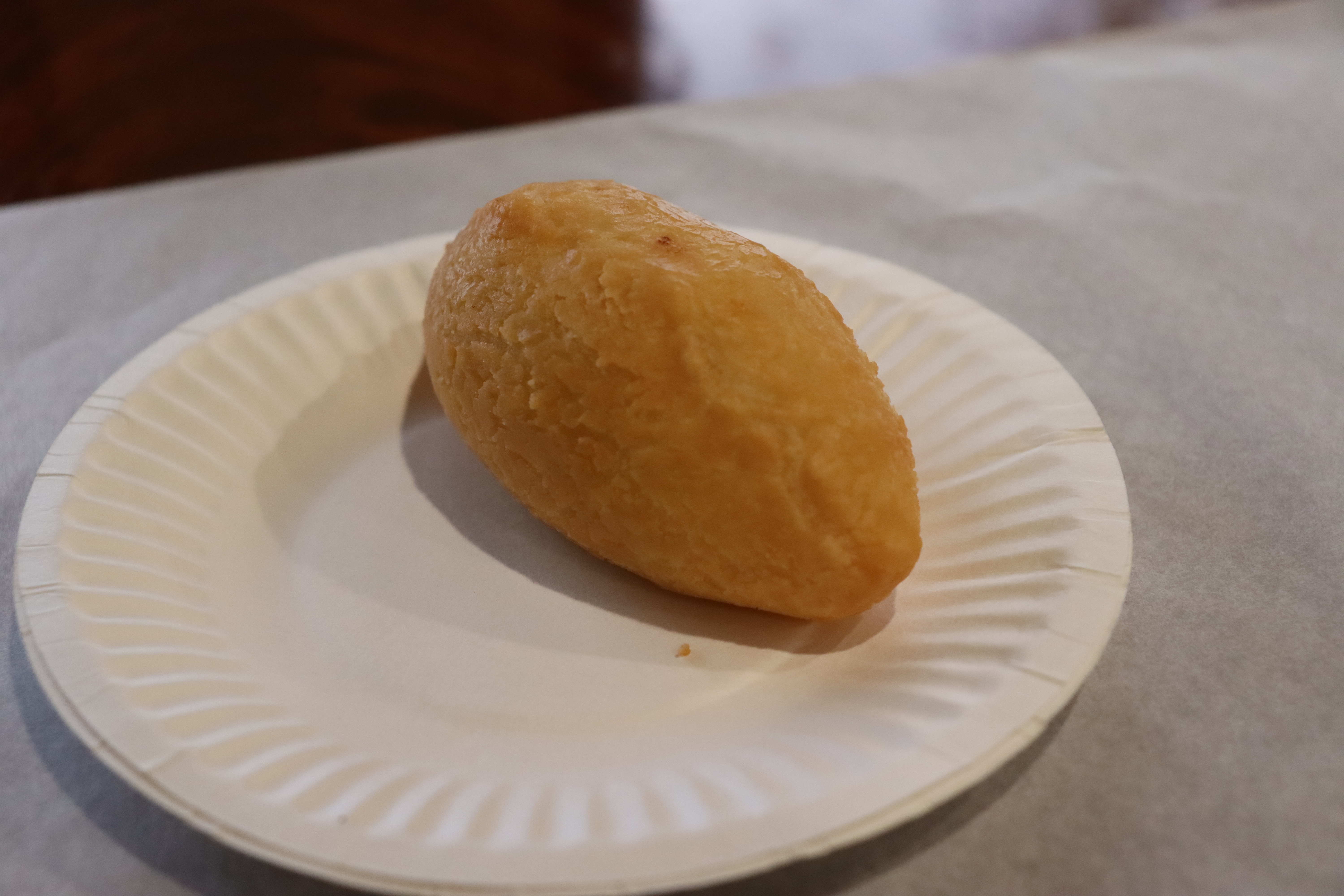 Order Fried Dumpling/Hom Sui Gok (咸水角) food online from Long Family Pastry store, Los Angeles on bringmethat.com