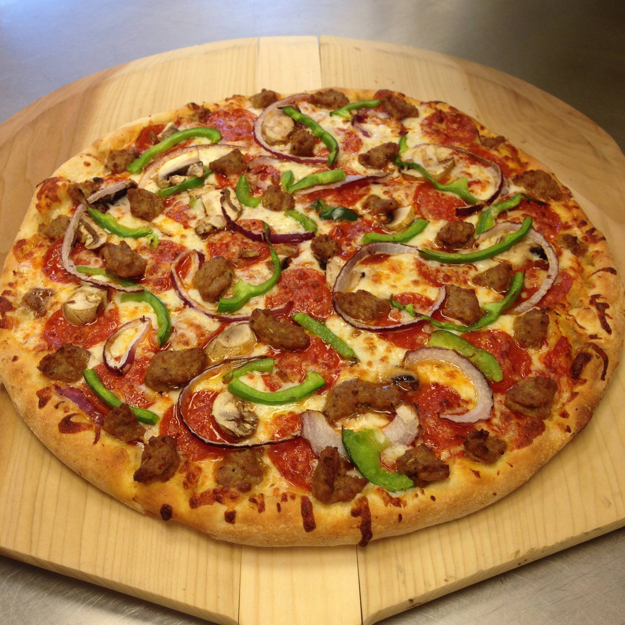 Order Deluxe Pizza food online from Sgt Peppers Pizza store, Colonial Heights on bringmethat.com