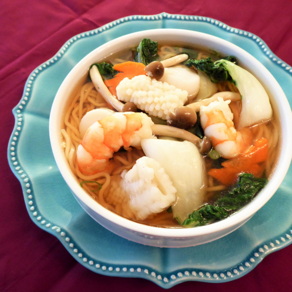 Order Seafood Noodle Soup 海鮮湯面 food online from King Kee store, San Francisco on bringmethat.com
