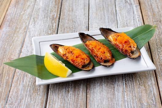 Order Baked Green Mussels (日式烤青口) food online from Moxie Izakaya Restaurant store, Los Angeles on bringmethat.com