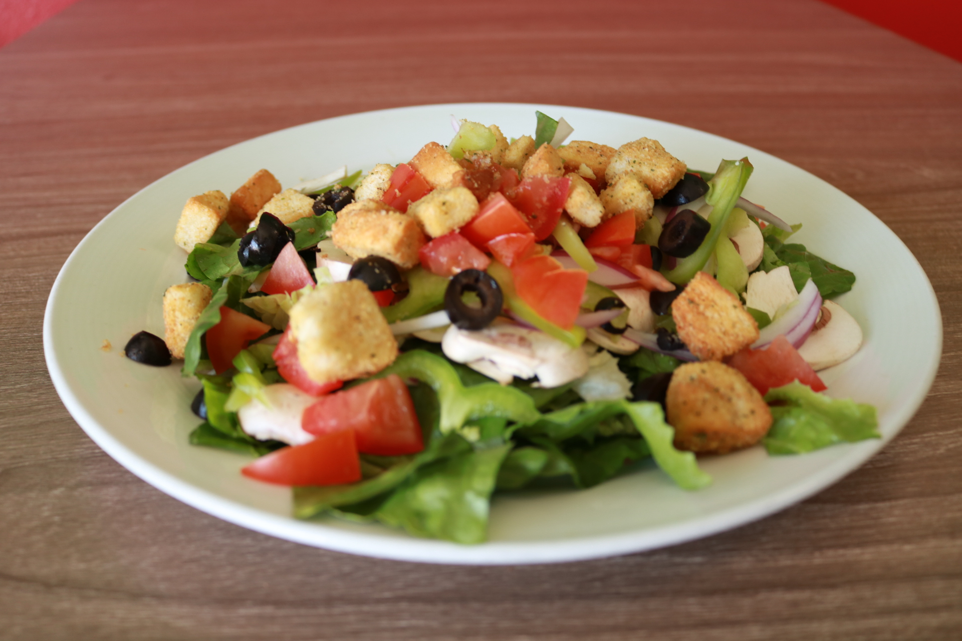 Order Green Salad food online from Super Pizza Veloz store, Bell Gardens on bringmethat.com