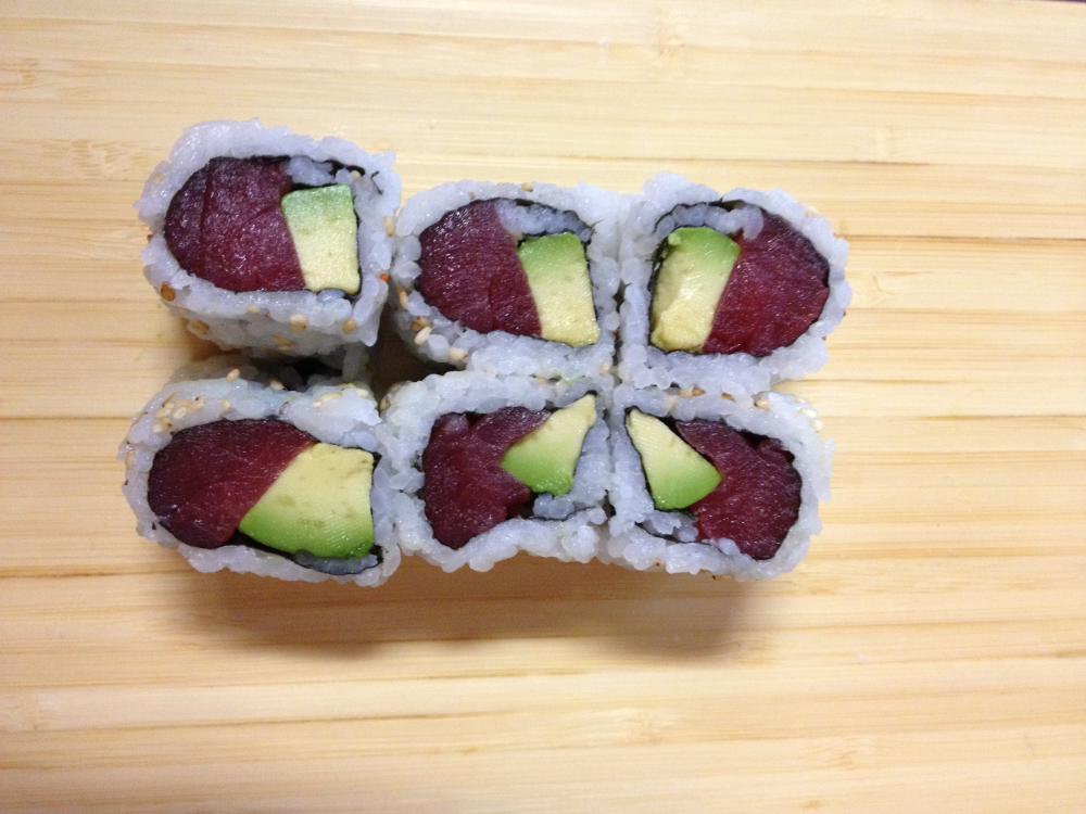 Order Tuna Avocado Roll food online from Taisho Bistro store, Buffalo on bringmethat.com