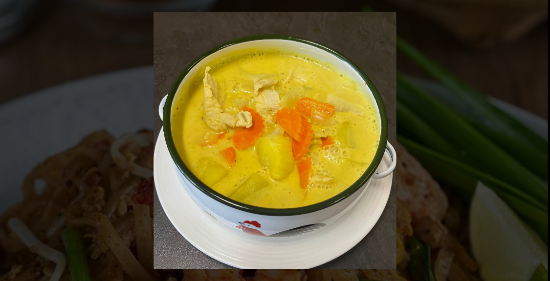 Order Yellow Curry  / Come with Jasmine rice food online from Thonglor Thai Bistro store, San Mateo on bringmethat.com