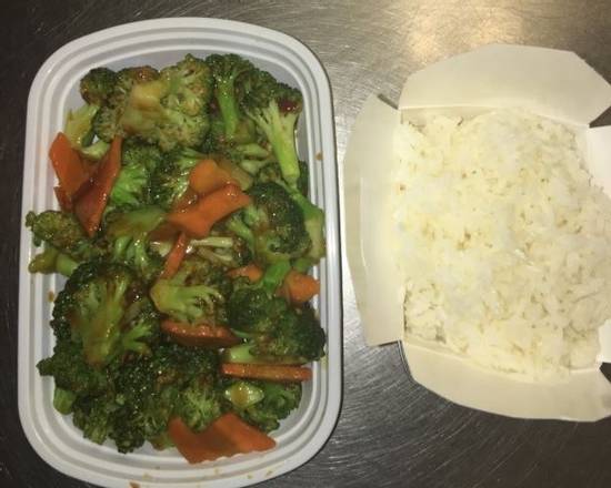 Order 56.Broccoli with Garlic Sauce food online from Panda Garden store, Cookeville on bringmethat.com
