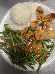 Order D晚Chicken with Fresh Green Beans 四季豆几D17 food online from Moon Wok store, Lenexa on bringmethat.com