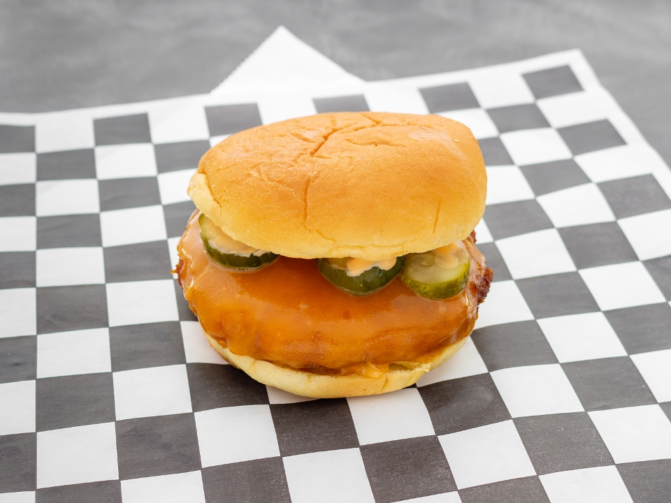 Order Sriracha Chicken Sandwich food online from Cars Sandwiches & Shakes store, Montclair on bringmethat.com