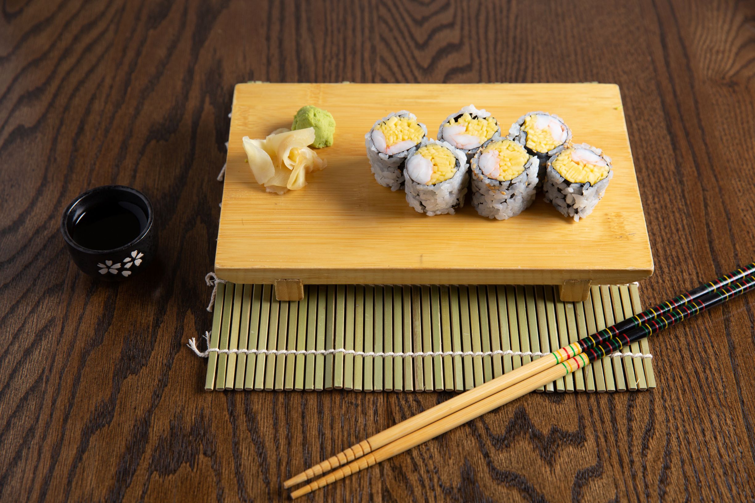 Order Shrimp Mango Roll food online from Sushi para japanese restaurant store, New York on bringmethat.com