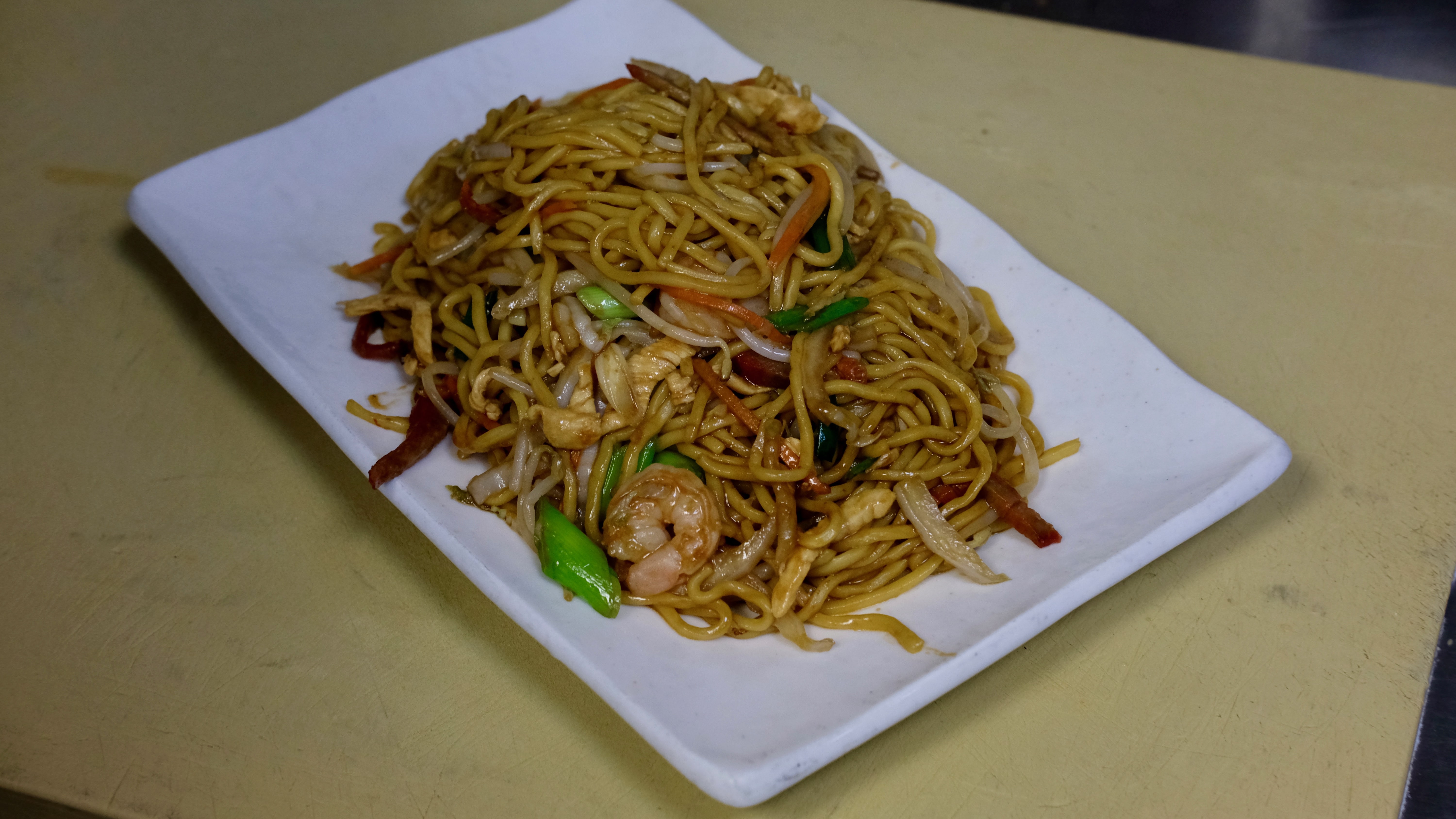 Order 142. Yang Chow Mixed Lo Mein food online from Ollie's Sichuan store, New York on bringmethat.com