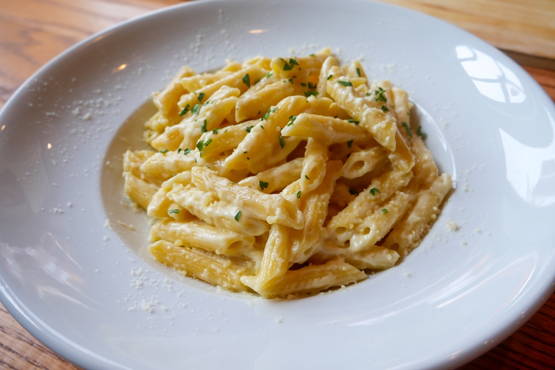 Order Fettuccine Alfredo food online from Louise's Trattoria store, Los Angeles on bringmethat.com