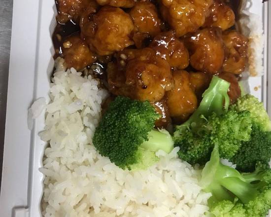 Order General Tso's Chicken food online from New Rainbow Restaurant store, New York on bringmethat.com