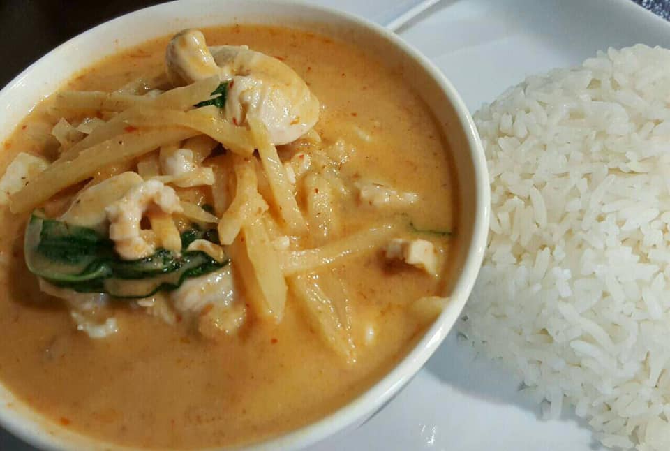 Order Red Curry food online from Wanya Thai Restaurant store, Canyon Country on bringmethat.com