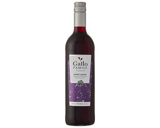 Order Gallo Family Vineyards Sweet Grape Wine, 750mL red wine (9.0% ABV) food online from Signal Liquor store, Signal Hill on bringmethat.com