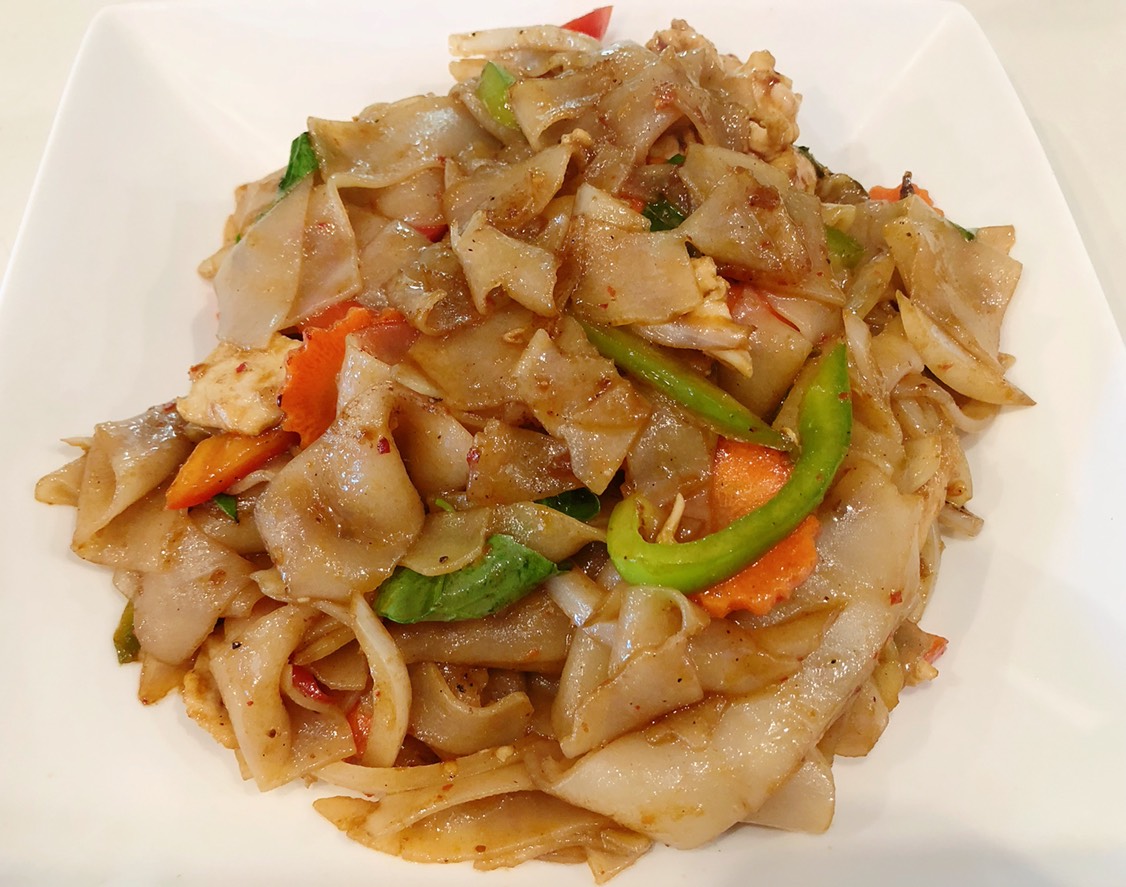 Order N3. Pad Kee Mao food online from Luv n Eat Thai Cuisine store, Camarillo on bringmethat.com