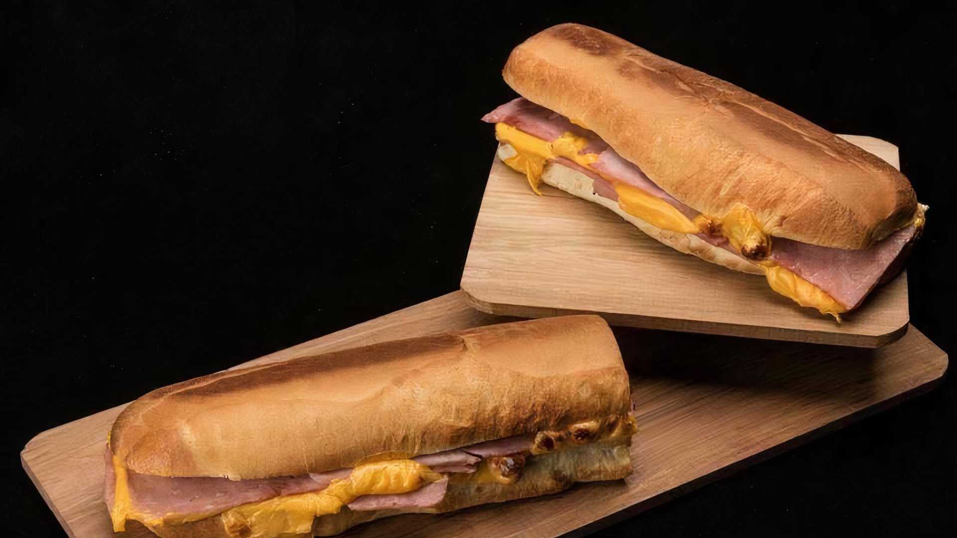 Order Ham and Cheese Sandwich food online from Peoria Lagondola Leonardo store, Peoria on bringmethat.com
