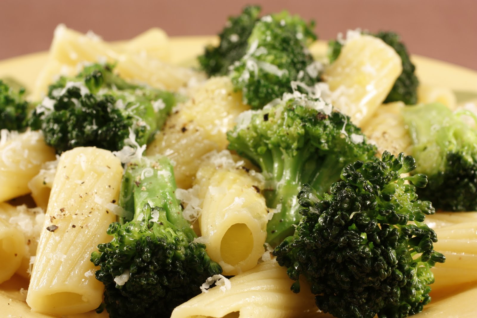 Order Pasta con Broccoli food online from Picasso Pizza store, New York on bringmethat.com