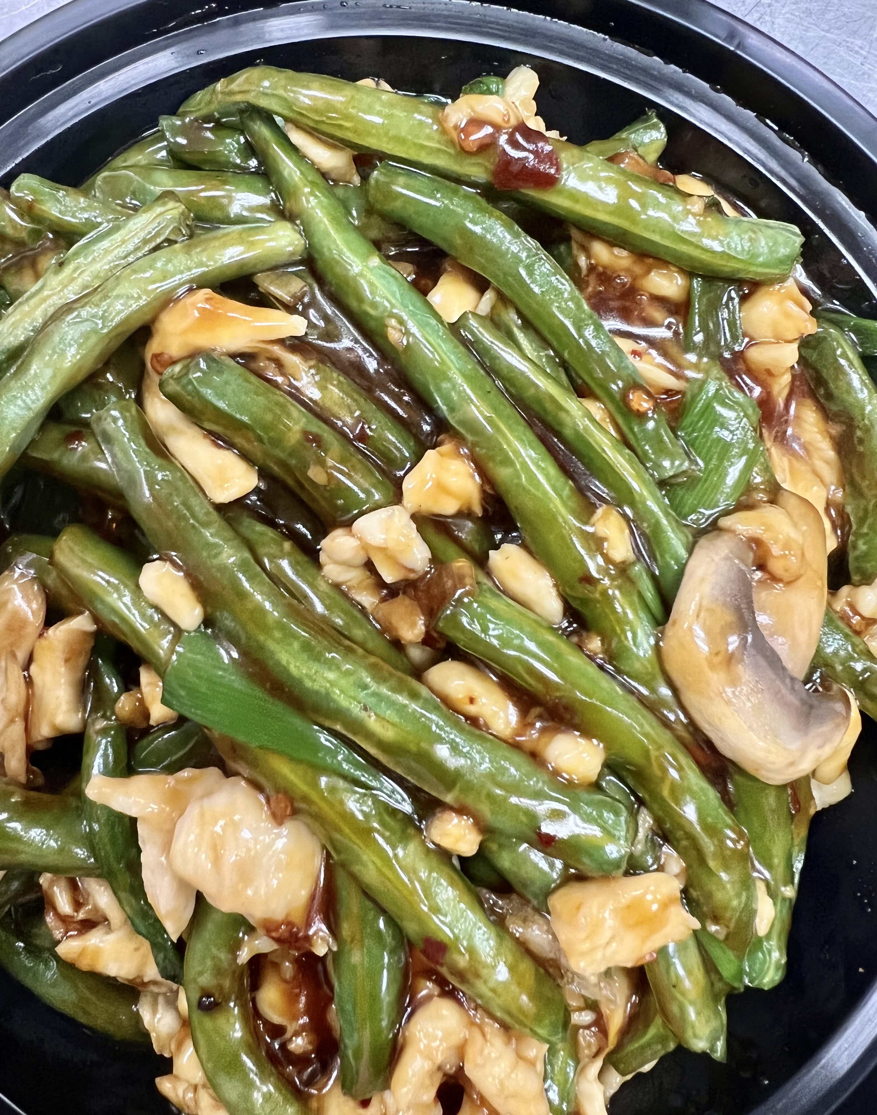 Order Chicken with String Beans in Garlic Sauce food online from Montclair Chinese Cuisine store, Dumfries on bringmethat.com