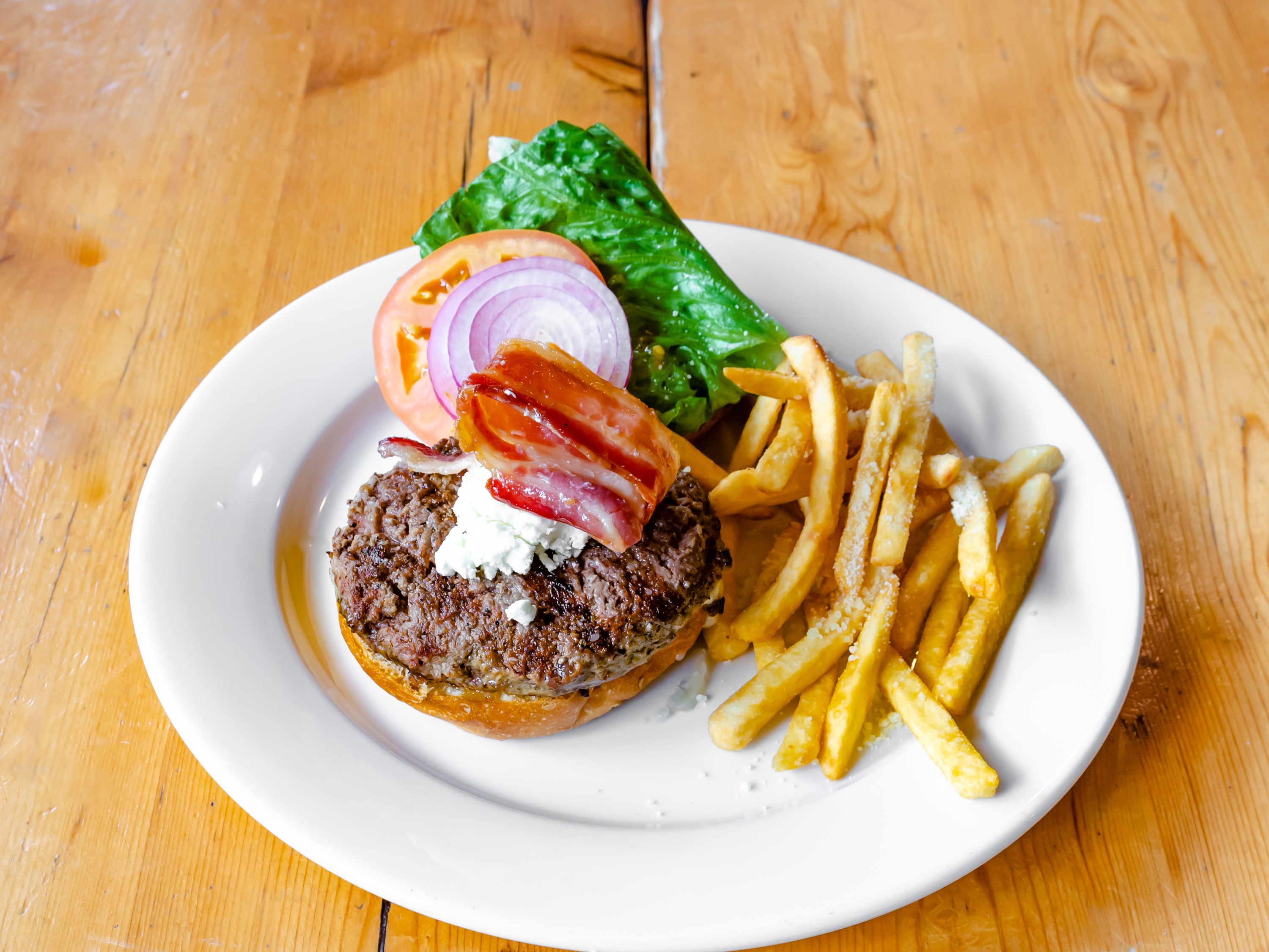 Order Hamilton Burger with Goat Cheese and Bacon food online from Trufa Restaurant store, New York on bringmethat.com