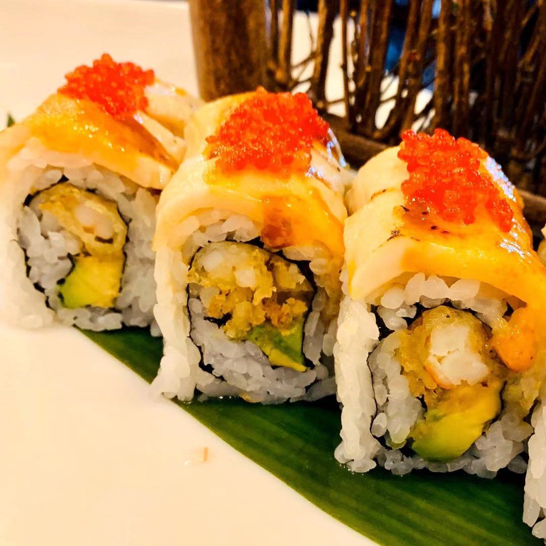 Order S11. White Tiger Roll (8pcs) food online from Red 88 Asian Bistro store, South Jordan on bringmethat.com