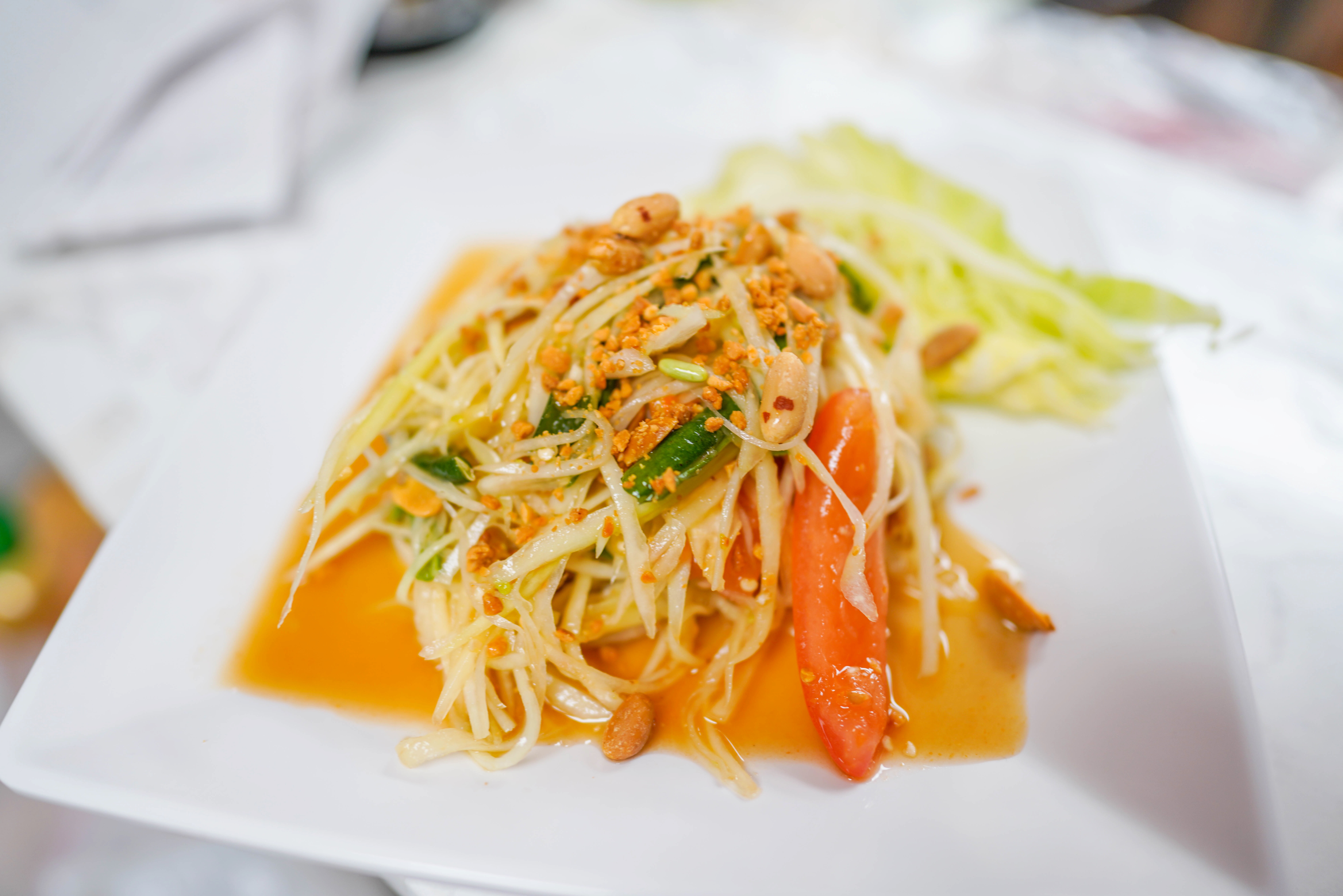 Order Green Papaya Salad food online from Sri Siam Cafe store, North Hollywood on bringmethat.com