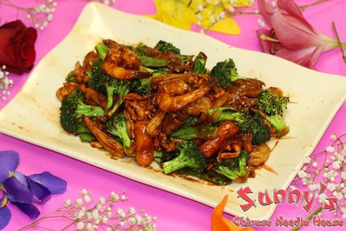 Order A10. Triple Delight food online from Sunny's Chinese Noodle House store, Green Bay on bringmethat.com
