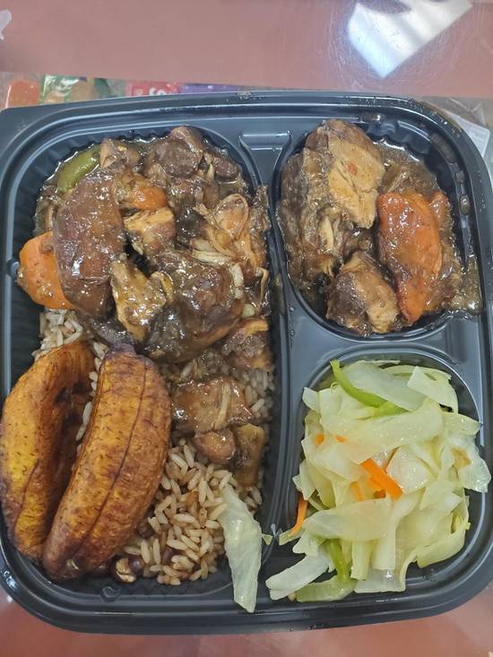 Order Brownstew Chicken Platter food online from Jamaican Cafe Cuisine store, Newark on bringmethat.com