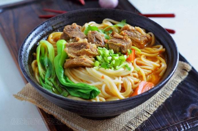 Order N08. Hunan Braised Beef Brisket Rice noodles 湖南津市牛腩粉 food online from Millions Of Milk Tea store, Columbus on bringmethat.com