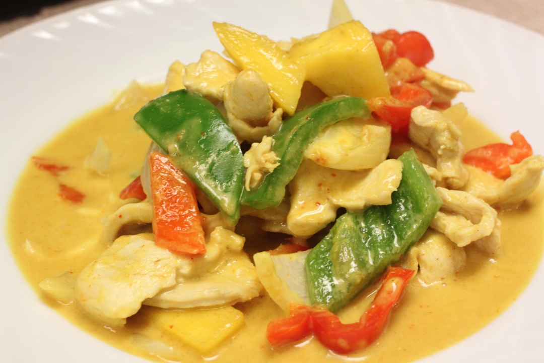 Order Bravo Mango Curry food online from Giggling rice thai togo store, Brookline on bringmethat.com