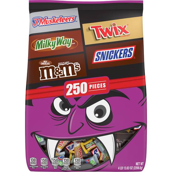 Order SNICKERS, M&M'S, TWIX, MILKY WAY & 3 MUSKETEERS Assorted Chocolate Bulk Halloween Candy, 77.63 OZ food online from Cvs store, NORWALK on bringmethat.com