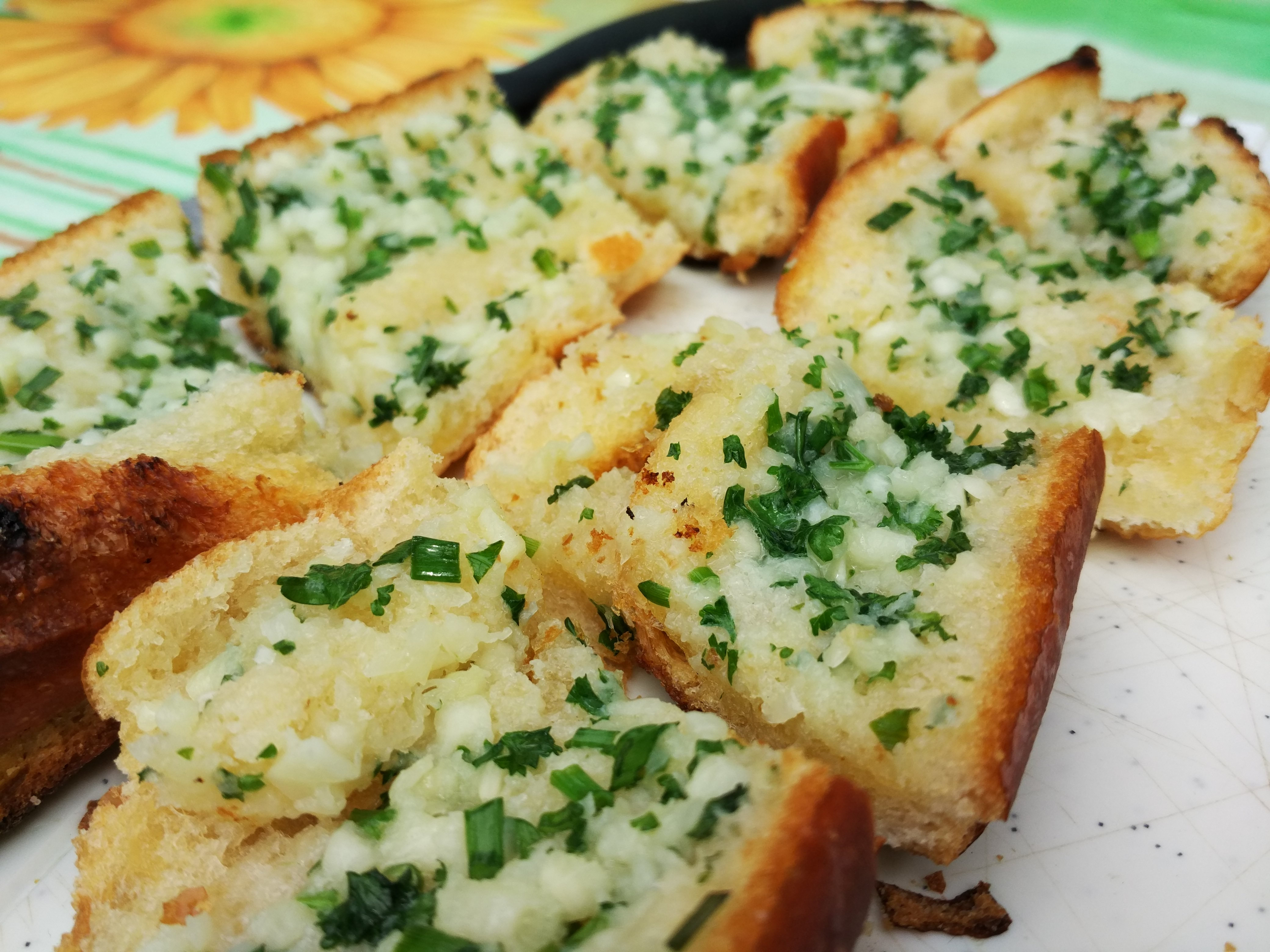 Order Garlic Bread (2) food online from Can-Am Pizza store, Redmond on bringmethat.com