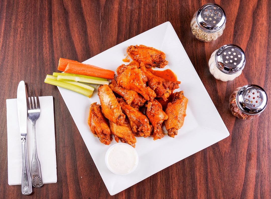 Order Hot Wings - 10 Pieces food online from Ragetti's Italian Food store, Lebanon on bringmethat.com