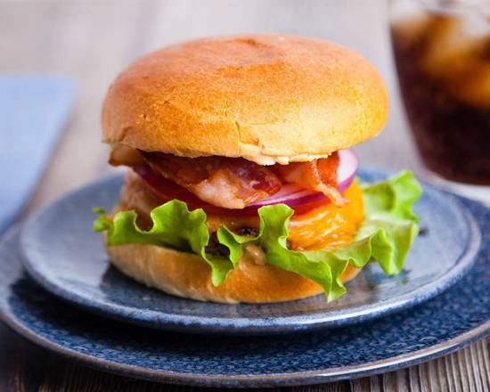 Order Bacon Cheeseburger food online from Chelsea Deli & Cafe store, New York on bringmethat.com