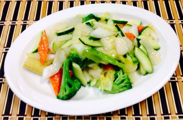 Order Vegetable Delight (Veg) Family Dinner food online from Moon China Bistro store, Chandler on bringmethat.com