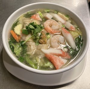 Order S5. War Wonton Soup food online from Teya Thai Restaurant store, Valley Village on bringmethat.com