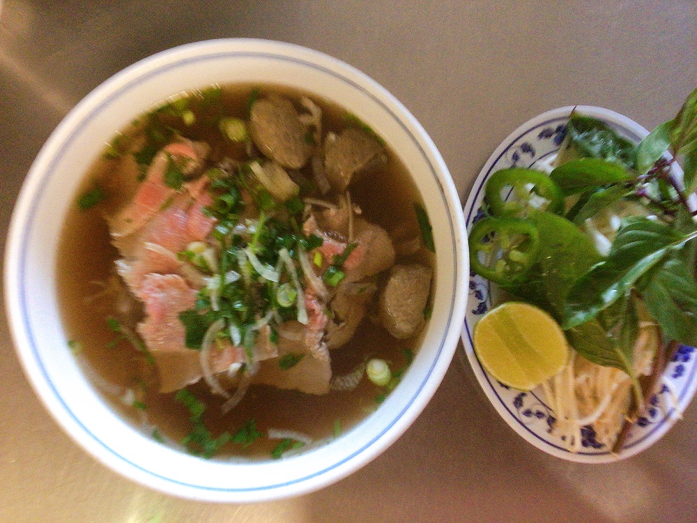 Order 6. Special Combo Soup with Tripe and Meatball food online from Pho Viet store, San Rafael on bringmethat.com